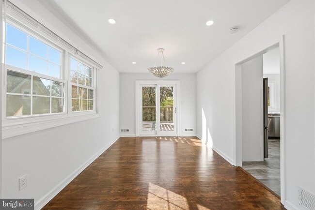 Building Photo - 448 Summers Dr