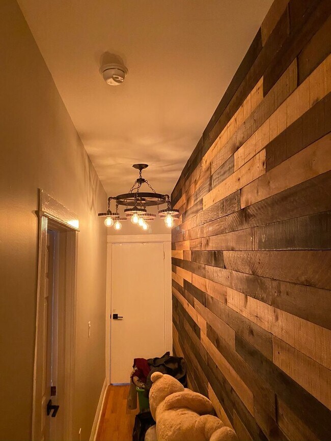 Building Photo - Available 3 bedroom house in Port Richmond!