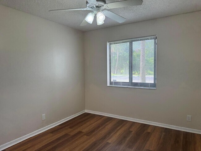 Building Photo - 3710 N Pine Island Rd