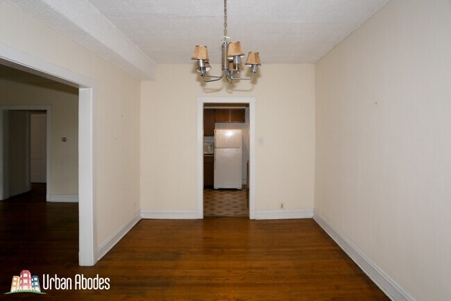 Building Photo - 3517 N Racine Ave