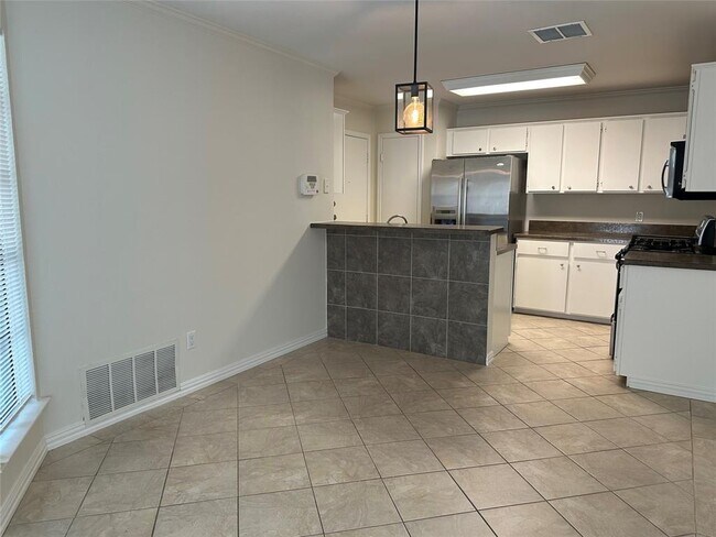 Building Photo - 12333 Tomanet Trail