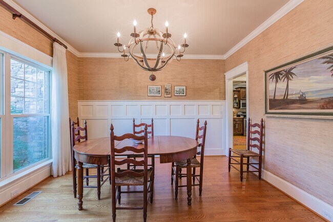 Building Photo - Fully Furnished Home!