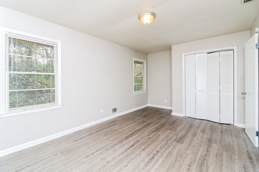 Building Photo - 2937 Thompson Cir