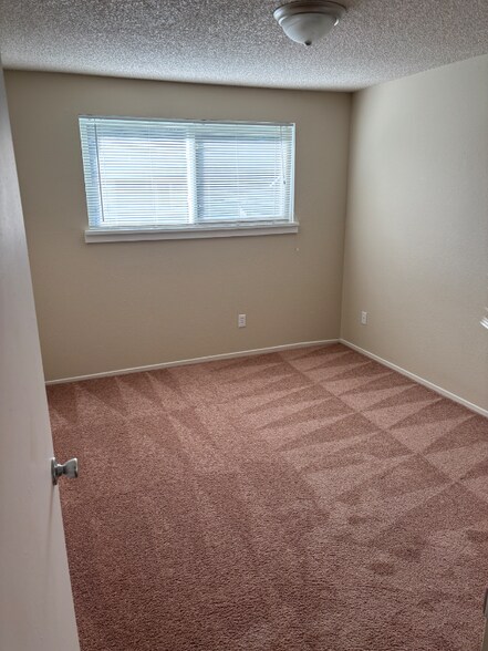 Building Photo - 1626 Kent Des Moines Rd