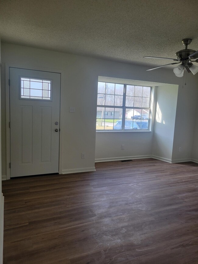 Building Photo - 104 Bent Tree Dr