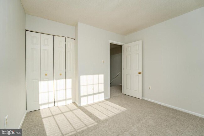 Building Photo - 19 Clipper Ct