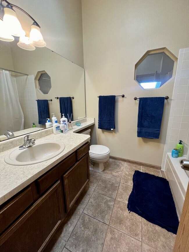 Building Photo - Beautiful townhome available in D20 Briargate!