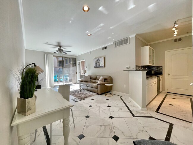 Building Photo - 1701 E Colter St