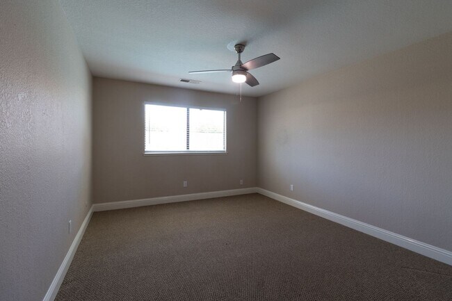 Building Photo - Stunning 3-bedroom, 2-bathroom home with a...