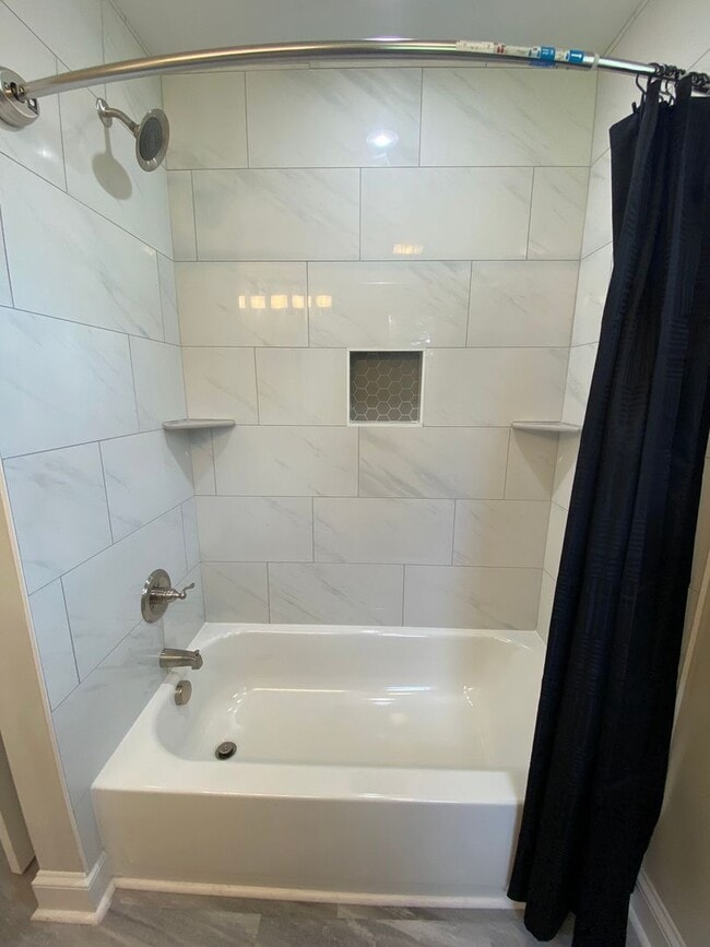 Building Photo - Spacious 3BR/3BA Home with Private Baths – Great for Students