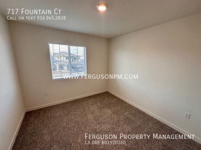 Building Photo - 717 Fountain Ct