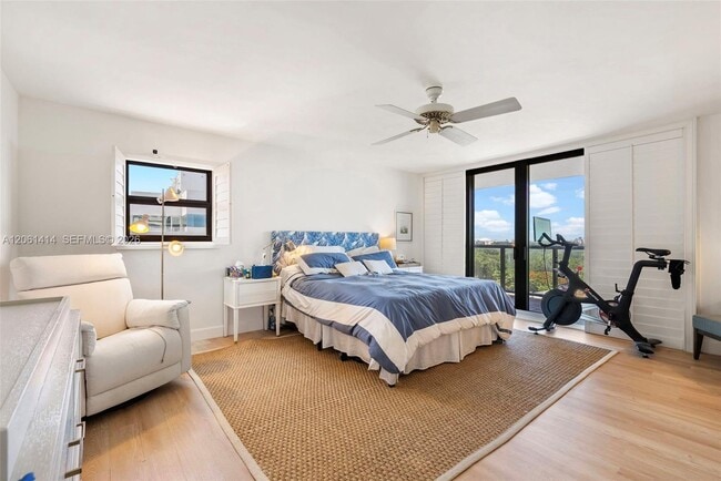 Building Photo - 2575 S Bayshore Dr