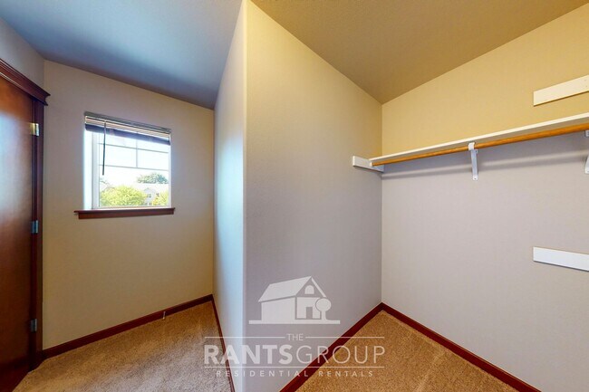Building Photo - Beautiful Home In Puyallup! Easy JBLM Comm...
