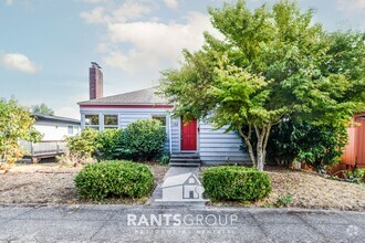 Building Photo - 2-Bedroom Home with Basement on a Spacious...