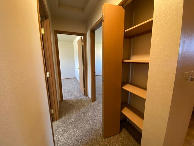 Building Photo - 1001 E 19th Ave