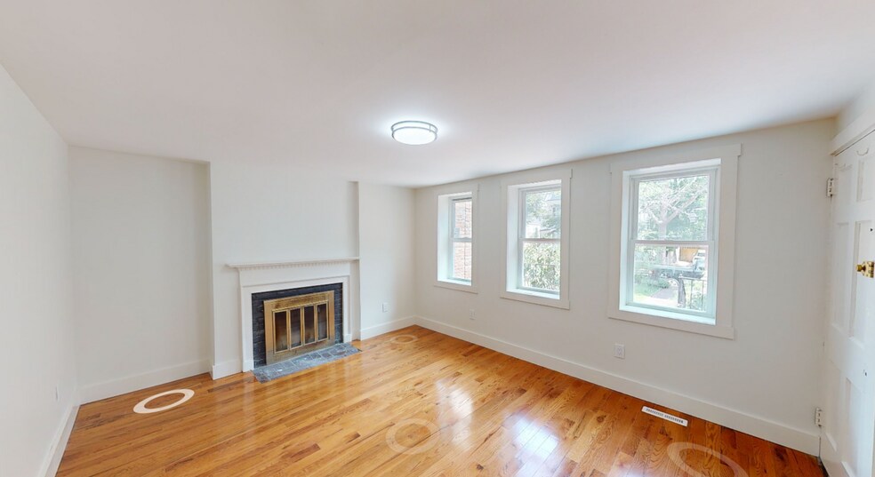 Primary Photo - 27 Gibson St