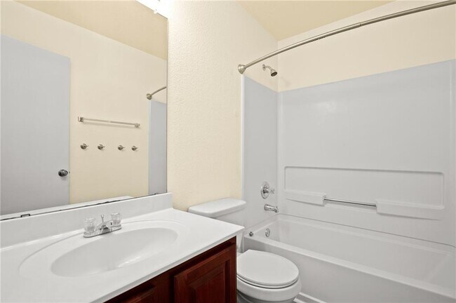 Building Photo - 2204 Cottontail Dr