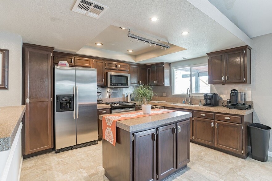 Building Photo - 27350 Melanita Dr