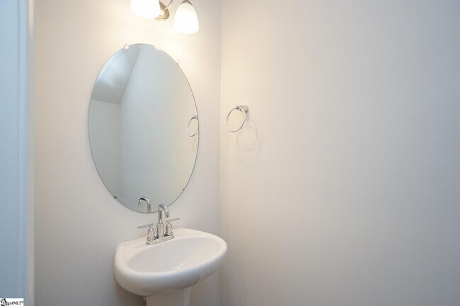 Building Photo - 204 Reynard Trl