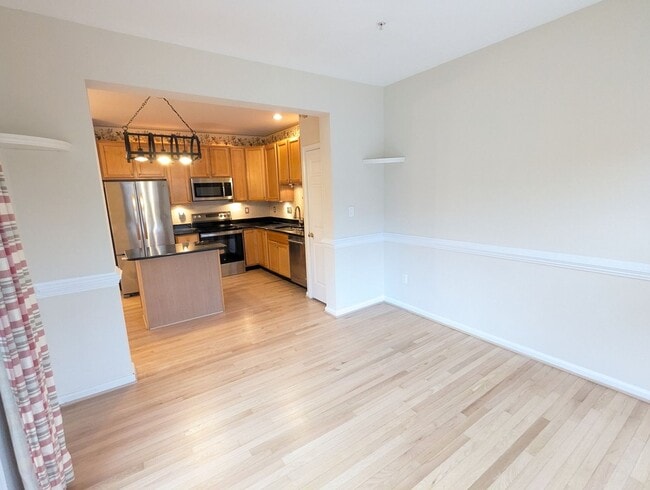 Building Photo - Townhouse in Spring Ridge community *OAKDALE school district* available now!