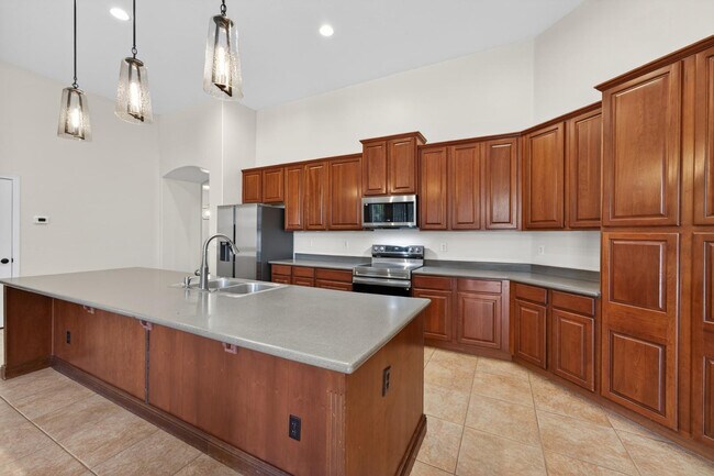 Building Photo - 4385 S Crosscreek Dr