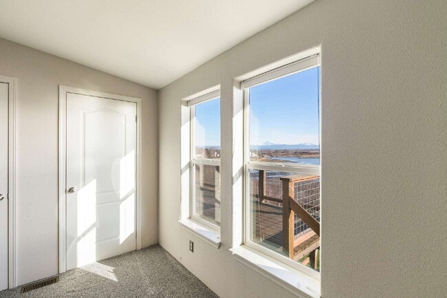 Building Photo - Breathtaking 3-Bed Beachfront Retreat with Scenic Views in Ferndale