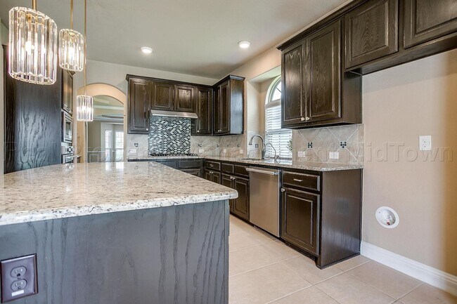 Building Photo - Gorgeous 5 bedroom, 4 bath home in Mansfield ISD