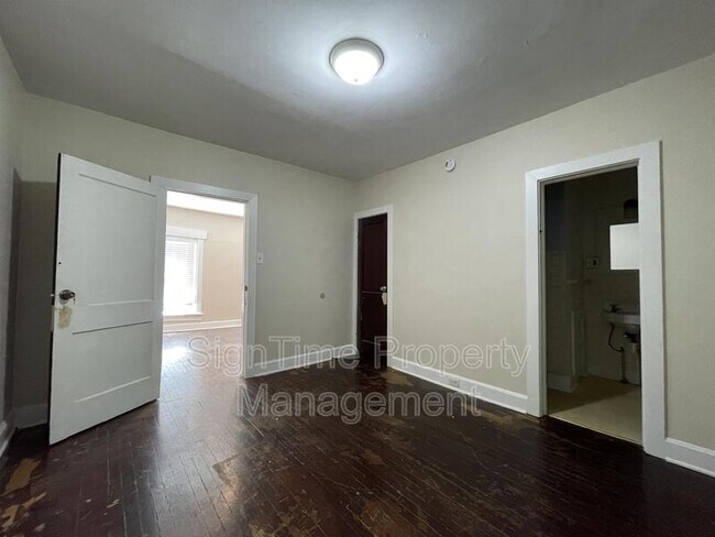 Building Photo - 48 E Franklin St