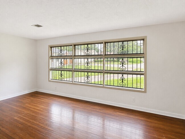 Building Photo - 5522 Nassau Rd