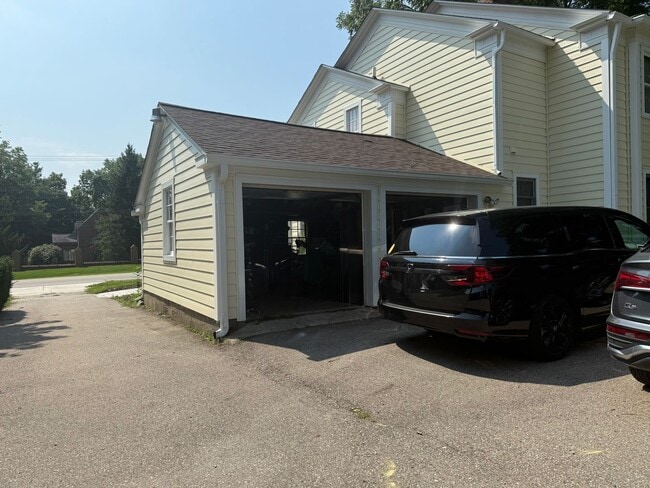 Building Photo - 45800 W Ann Arbor Trail