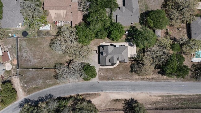 Building Photo - 312 Country Club Dr