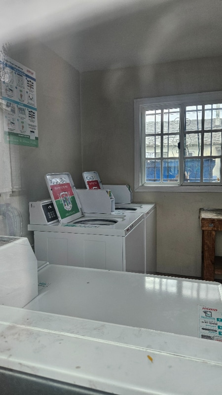 Building Photo - 1120 E Fairview Blvd