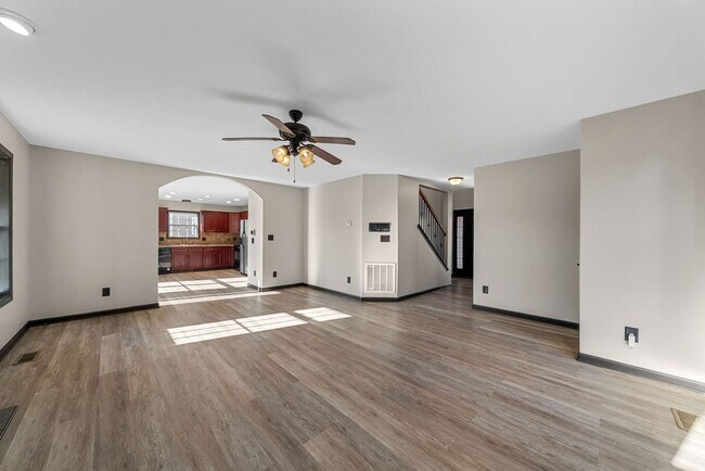 Building Photo - 4 Bedroom Pet Friendly Home For Rent!