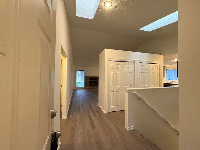 Building Photo - Stunning 3 Bed, 2 Bath Home near Riverside State Park! *SPECIAL: $1,000 OFF!*