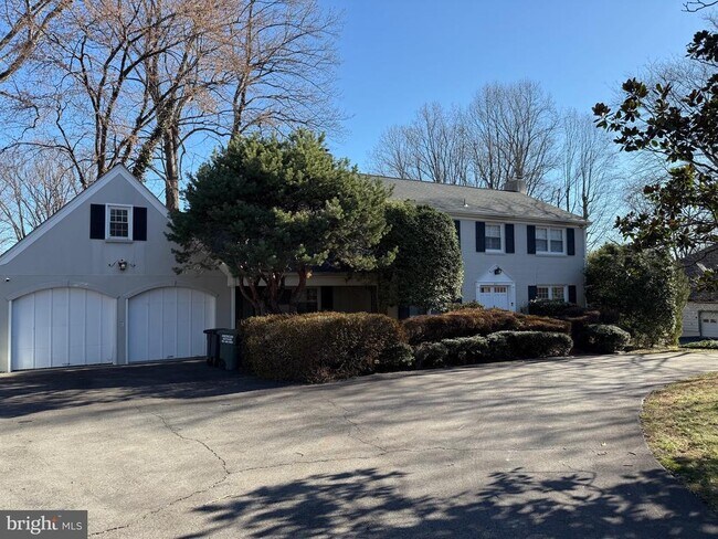 Building Photo - 9616 Burke View Ave