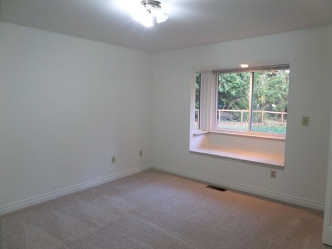 Building Photo - GREAT NEW PRICE! Gorgeous 6-Bedroom Home on 5 Acres with Tons of Privacy in Issaquah!!