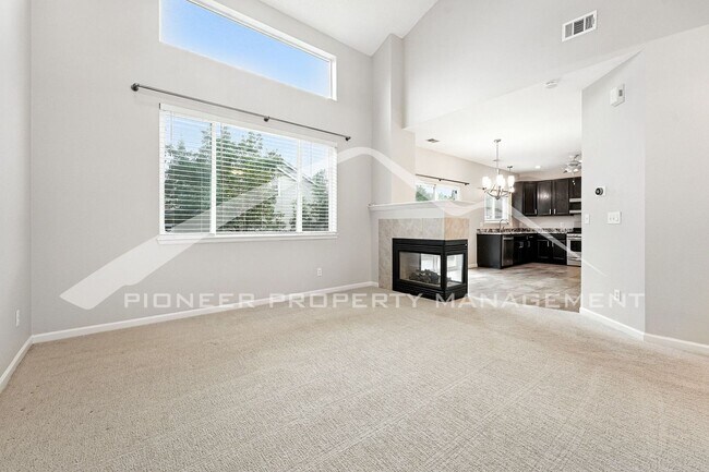 Building Photo - Spacious Home with Washer/Dryer and Centra...