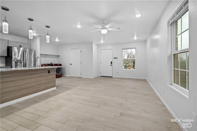 Building Photo - 731 Erika Ave