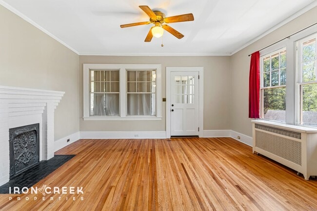 Building Photo - Charming Craftsman Home with Modern Conven...
