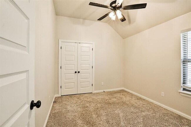 Building Photo - 9301 SW 44th Terrace