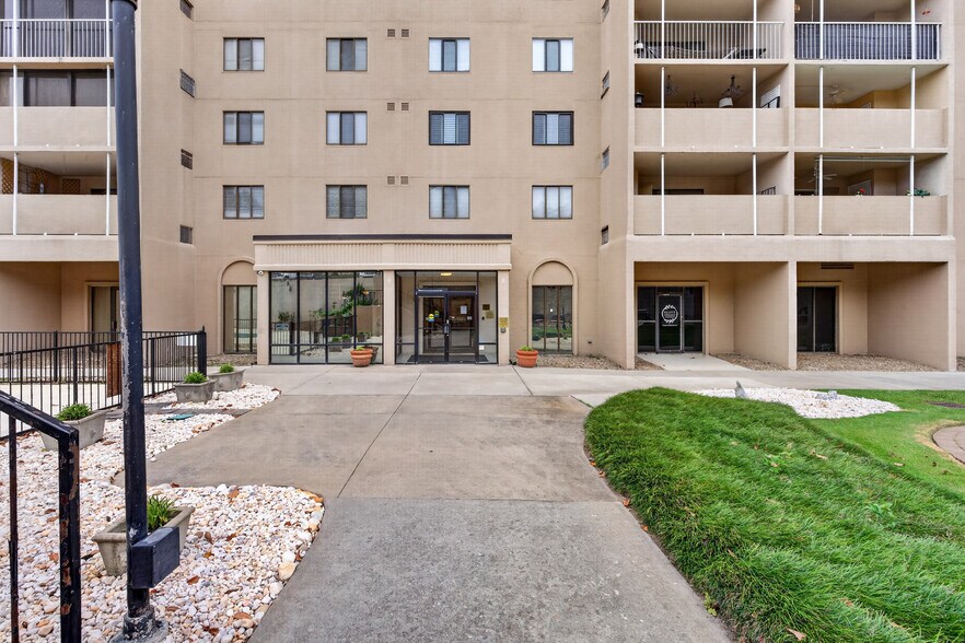 Building Photo - 1825 Saint Julian Pl