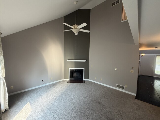 Building Photo - 30 Hawk Valley Ln