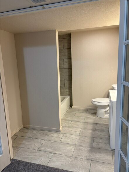 Building Photo - 927 Parker Dr