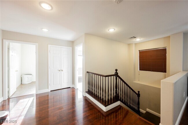 Building Photo - 6720 Song Sparrow Ct