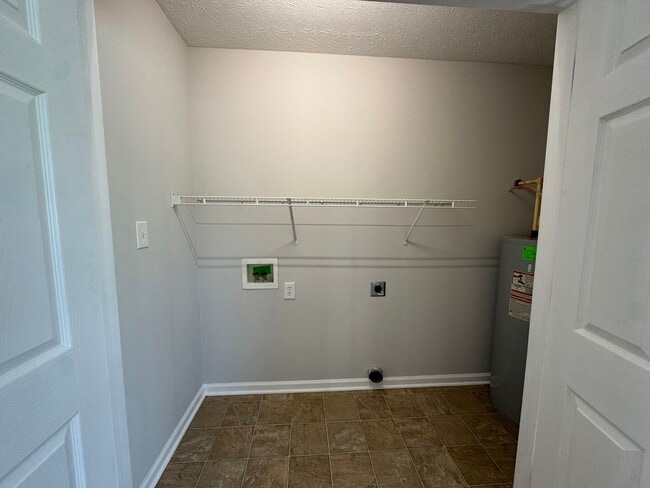 Building Photo - Newly Renovated 3BR 2BA home close to GM, ...