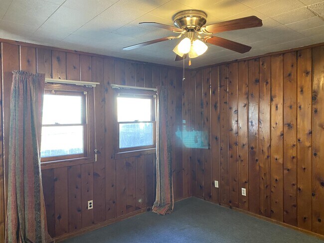 Building Photo - 339 N Abbie St