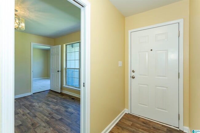 Building Photo - 713 Jason Cir
