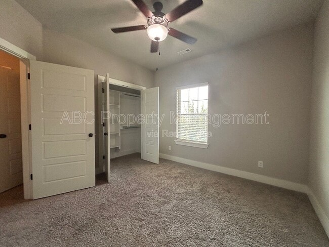 Building Photo - 3101 SW Warberry Ave
