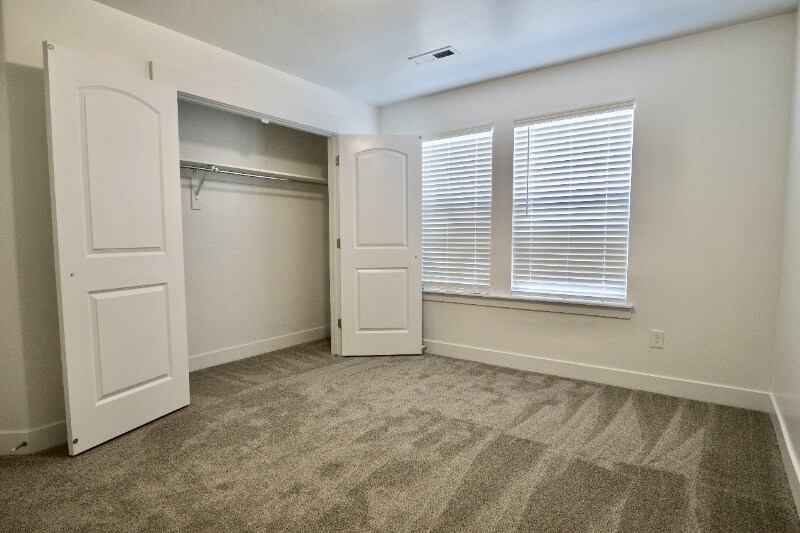 Building Photo - 1560 N 3950 W