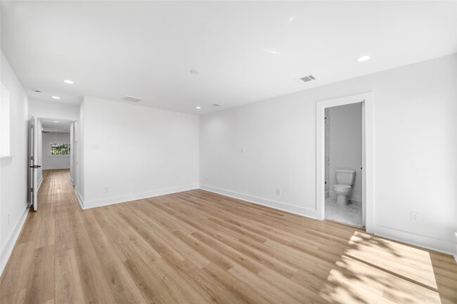 Building Photo - 14125 Norway St